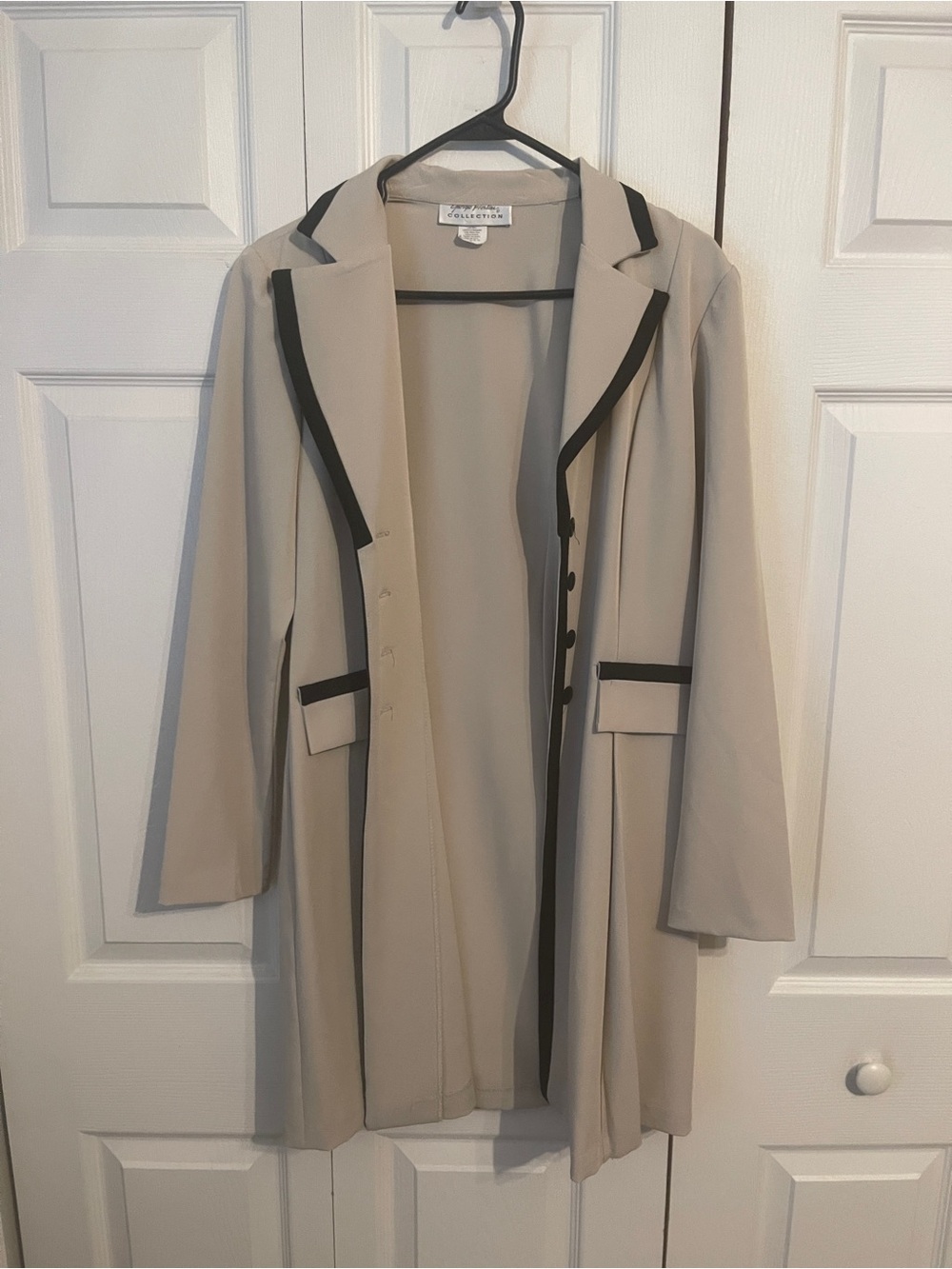 Giorgio Fiorelli Beige Long Blazer with Black Trim